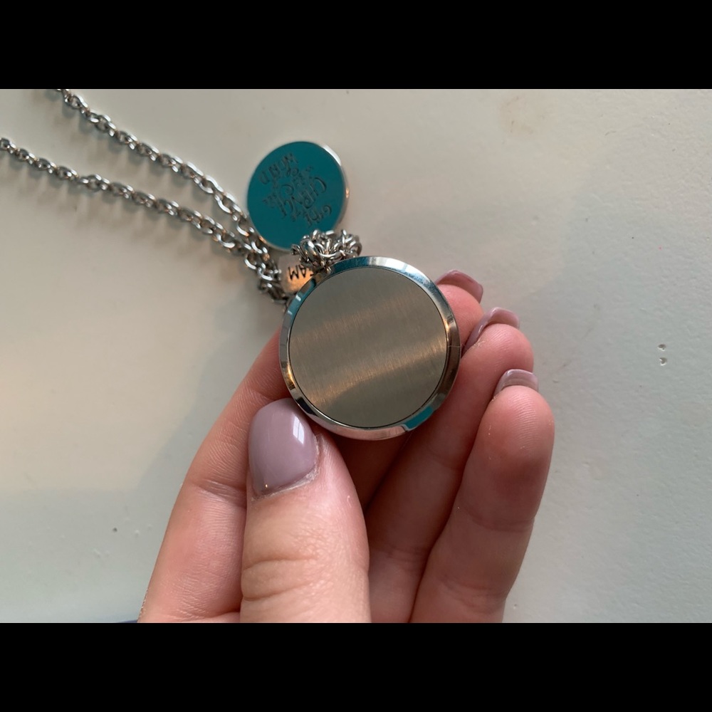 Essential oil diffusing necklace - Picture 4 of 8